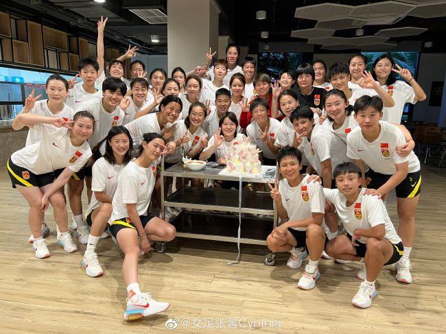 尽管今夏巴萨曾尝试引进过洛塞尔索，但由于球员本人及所在俱乐部意愿，最终选择留在热刺，球员最近展现出不错状态，接连在与曼城和维拉的比赛中进球。